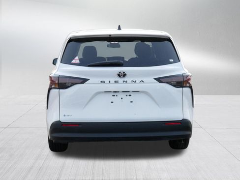 Certified 2026 Toyota Sienna LE FWD image 6