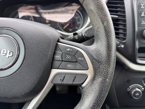 Used 2014 Jeep Cherokee Sport image 10