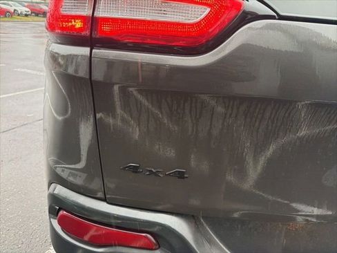 Used 2015 Jeep Cherokee Latitude w/ Comfort/Convenience Group image 9