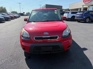 Used 2011 Kia Soul + w/ Audio Pkg FWD video 2