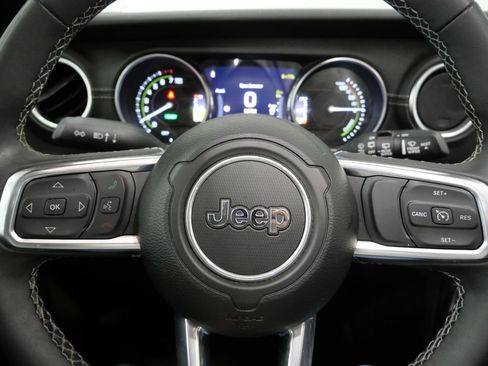 Used 2023 Jeep Wrangler Unlimited Sahara w/ Cold Weather Group AWD/4WD image 17