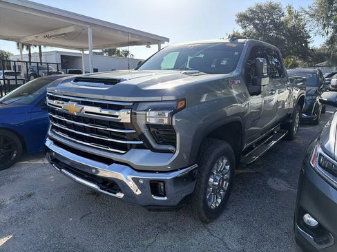 Used 2025 Chevrolet Silverado 2500 LTZ w/ LTZ Premium Package AWD/4WD image 3
