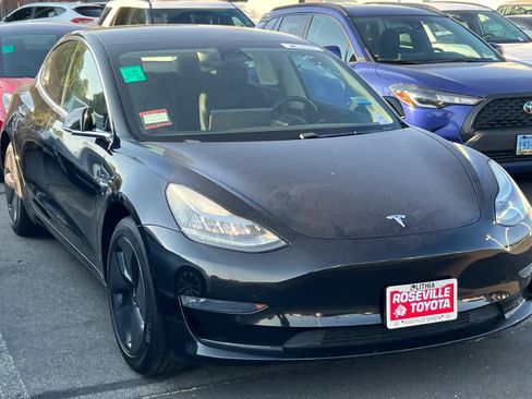 Used 2019 Tesla Model 3 Standard Range image 3
