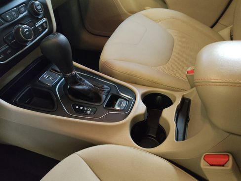 Used 2021 Jeep Cherokee Latitude image 26