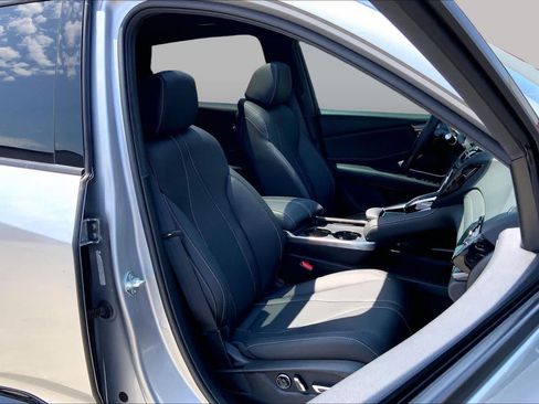 Used 2025 Acura RDX SH-AWD image 9
