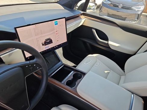 Used 2024 Tesla Model X AWD/4WD image 17