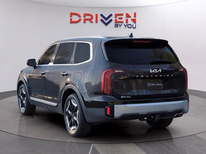 Used 2024 Kia Telluride S w/ S Sunroof Package