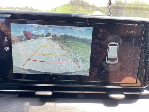 Used 2023 Kia Carnival EX FWD image 21