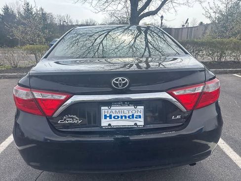 Used 2017 Toyota Camry LE image 5