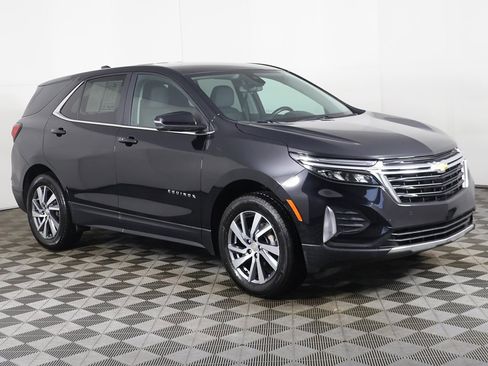 Used 2022 Chevrolet Equinox LT image 2