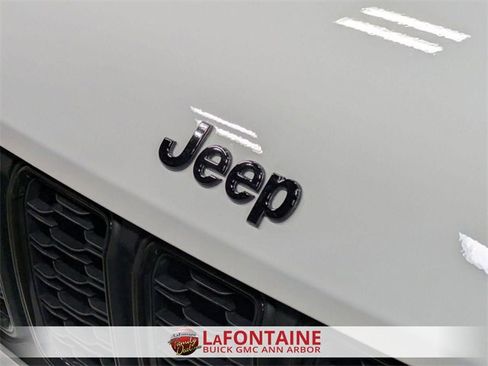 Used 2025 Jeep Grand Cherokee L Limited w/ Black Appearance Package image 9