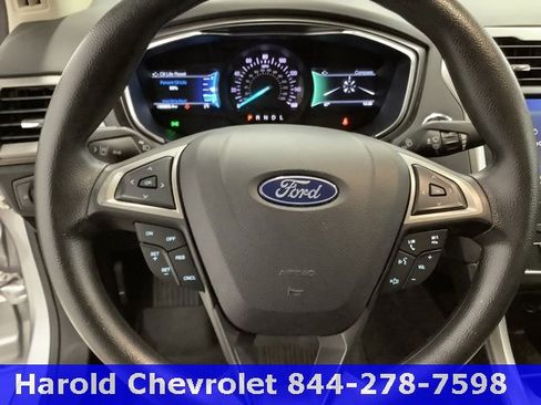 Used 2020 Ford Fusion SE image 16