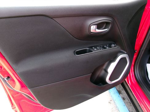Used 2019 Jeep Renegade Sport w/ Sport Appearance Group AWD/4WD image 12