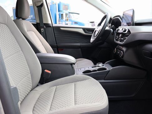 Used 2022 Ford Escape SE image 9