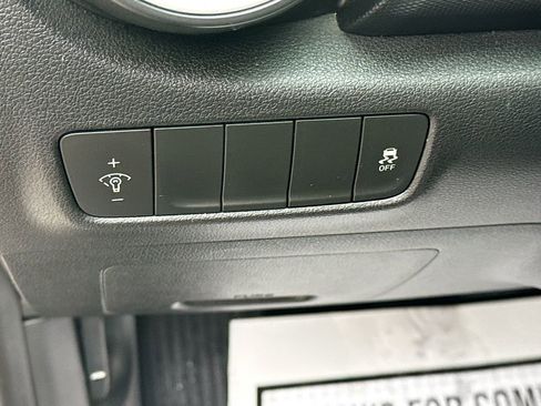 Used 2018 Hyundai Kona SE image 11