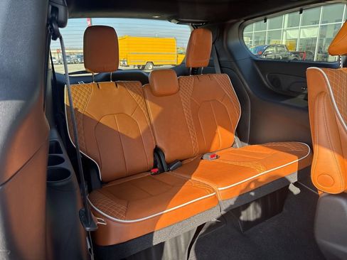 New 2026 Chrysler Pacifica Pinnacle image 32