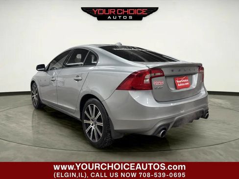 Used 2017 Volvo S60 T5 Dynamic image 3