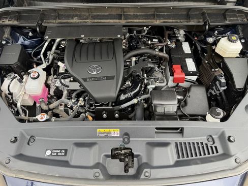 Used 2025 Toyota Highlander LE FWD image 31