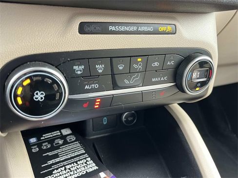 Used 2020 Ford Escape SE image 34