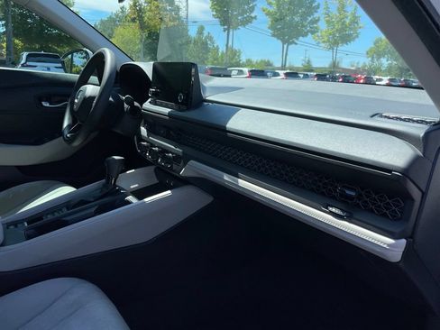 Used 2025 Honda Accord LX image 33