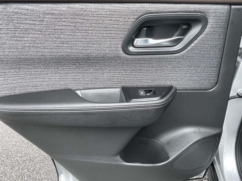 Used 2023 Nissan Rogue SV FWD image 13