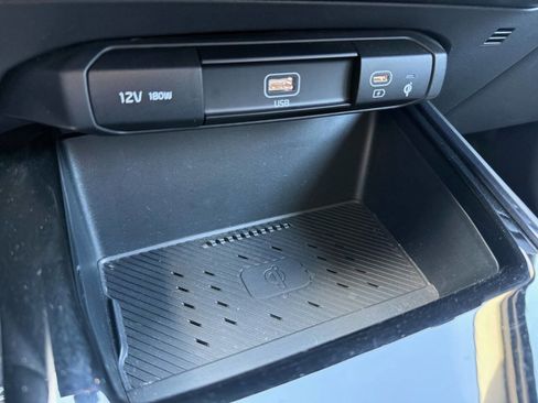 Used 2024 Kia Niro EX Touring image 41