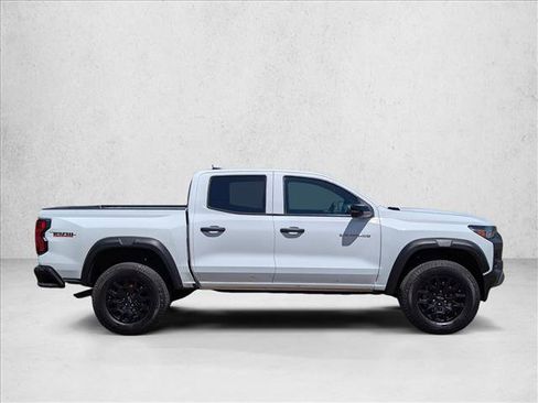 Used 2024 Chevrolet Colorado Trail Boss w/ Advanced Trailering Package AWD/4WD image 4