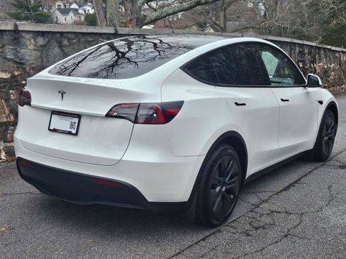 Used 2024 Tesla Model Y Long Range image 11