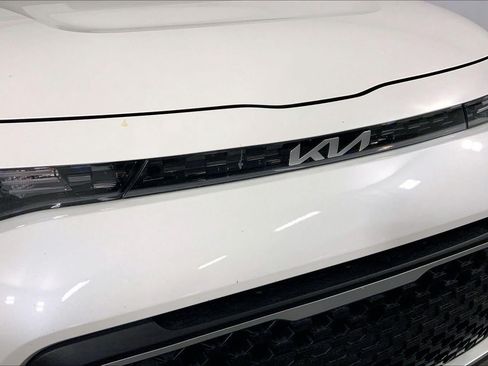 Certified 2025 Kia Soul LX w/ LX Technology Package FWD image 28
