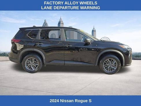 Used 2024 Nissan Rogue S image 5