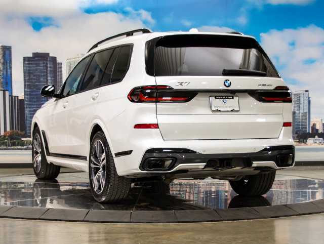 Used 2025 BMW X7 xDrive40i w/ M Sport Package AWD/4WD image 9