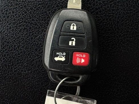 Used 2014 Toyota Camry SE FWD image 31