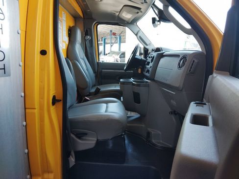 Used 2022 Ford E-350 and Econoline 350 Super Duty RWD image 11