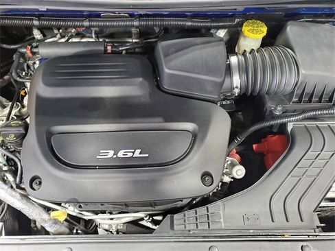 Used 2018 Chrysler Pacifica Touring-L image 26