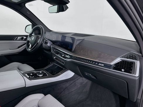 Used 2025 BMW X5 xDrive50e w/ Parking Assistance Package image 30