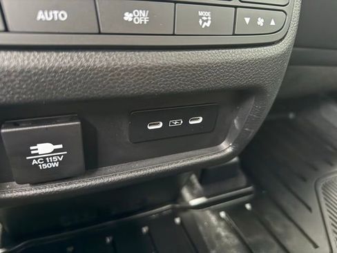 Used 2025 Honda Pilot Black Edition image 17