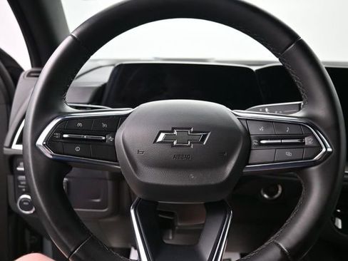 Used 2025 Chevrolet Suburban Z71 image 14