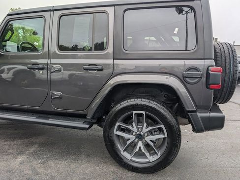 Used 2024 Jeep Wrangler Unlimited w/ Convenience Group AWD/4WD image 4