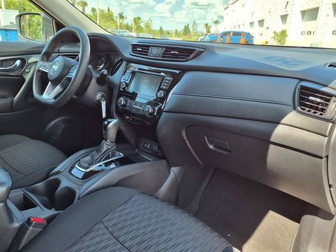 Used 2020 Nissan Rogue S FWD image 11
