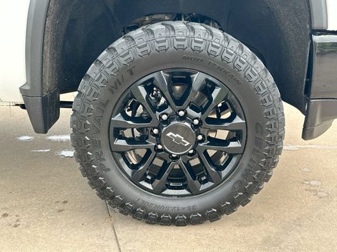 Used 2023 Chevrolet Silverado 2500 Custom w/ Custom Convenience Package AWD/4WD image 10
