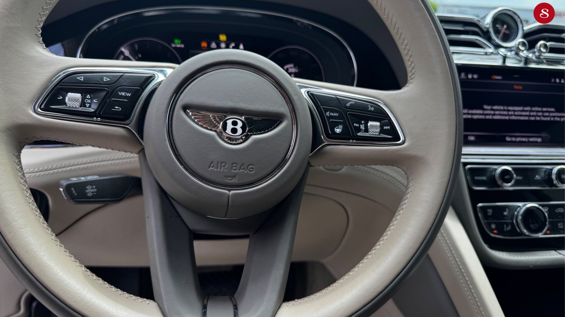 Used 2023 Bentley Bentayga Plug-In Hybrid AWD/4WD image 16