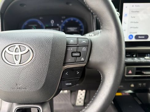 Used 2025 Toyota Camry XSE FWD image 16