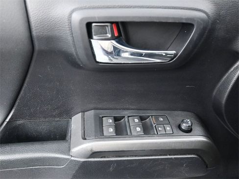 Used 2021 Toyota Tacoma TRD Off-Road image 23