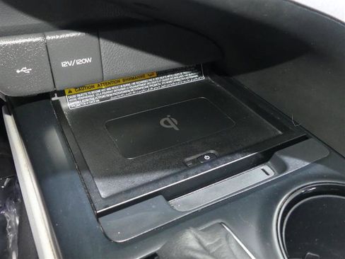 Used 2020 Toyota Camry SE w/ Sunroof Package image 38