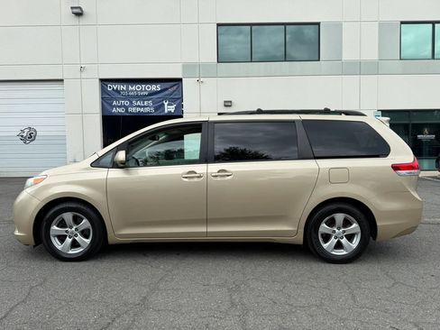 Used 2011 Toyota Sienna LE FWD image 10