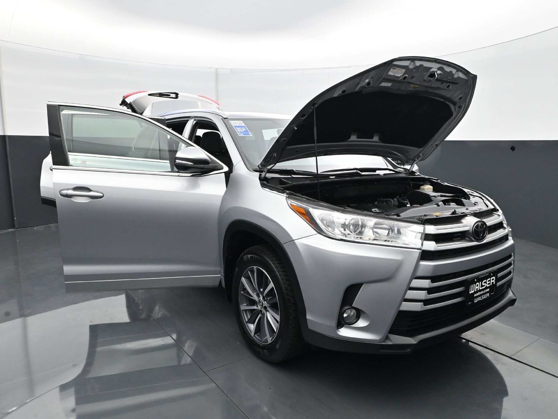 Used 2018 Toyota Highlander XLE AWD/4WD image 38