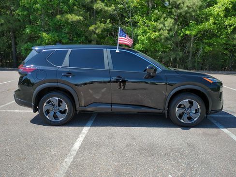Used 2026 Nissan Rogue SV FWD image 3