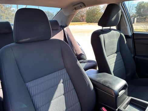 Used 2017 Toyota Camry LE image 18