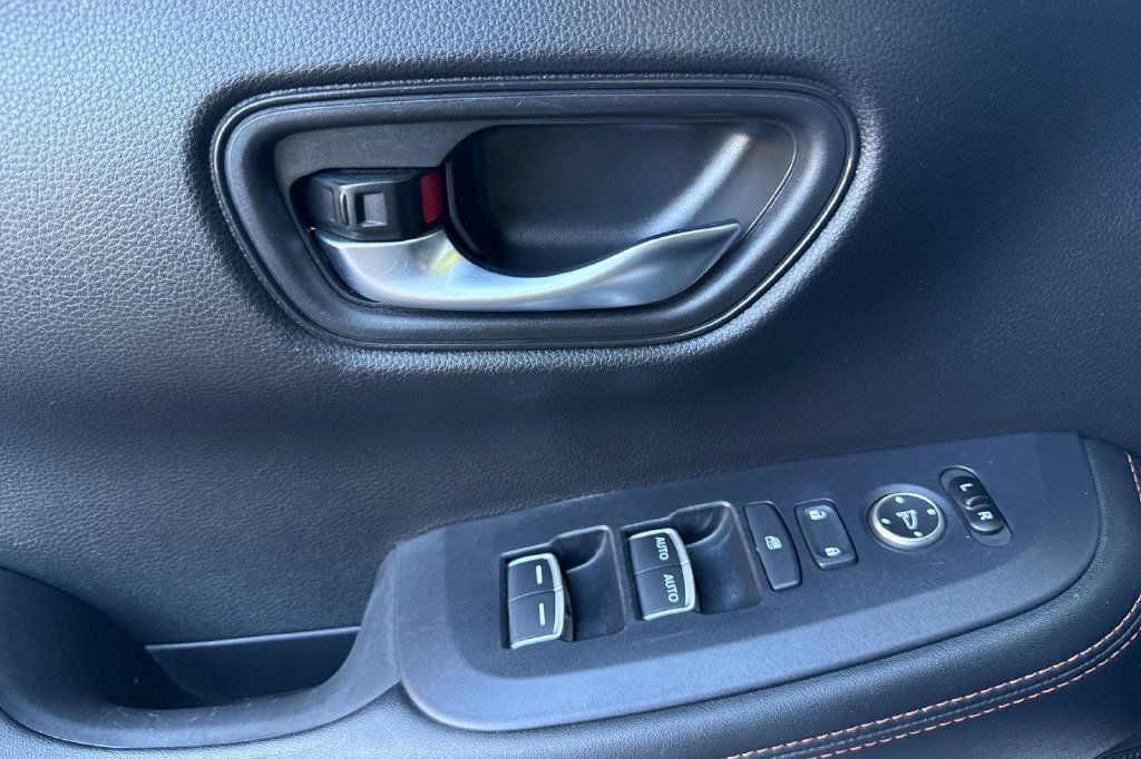 Used 2025 Honda HR-V Sport image 5