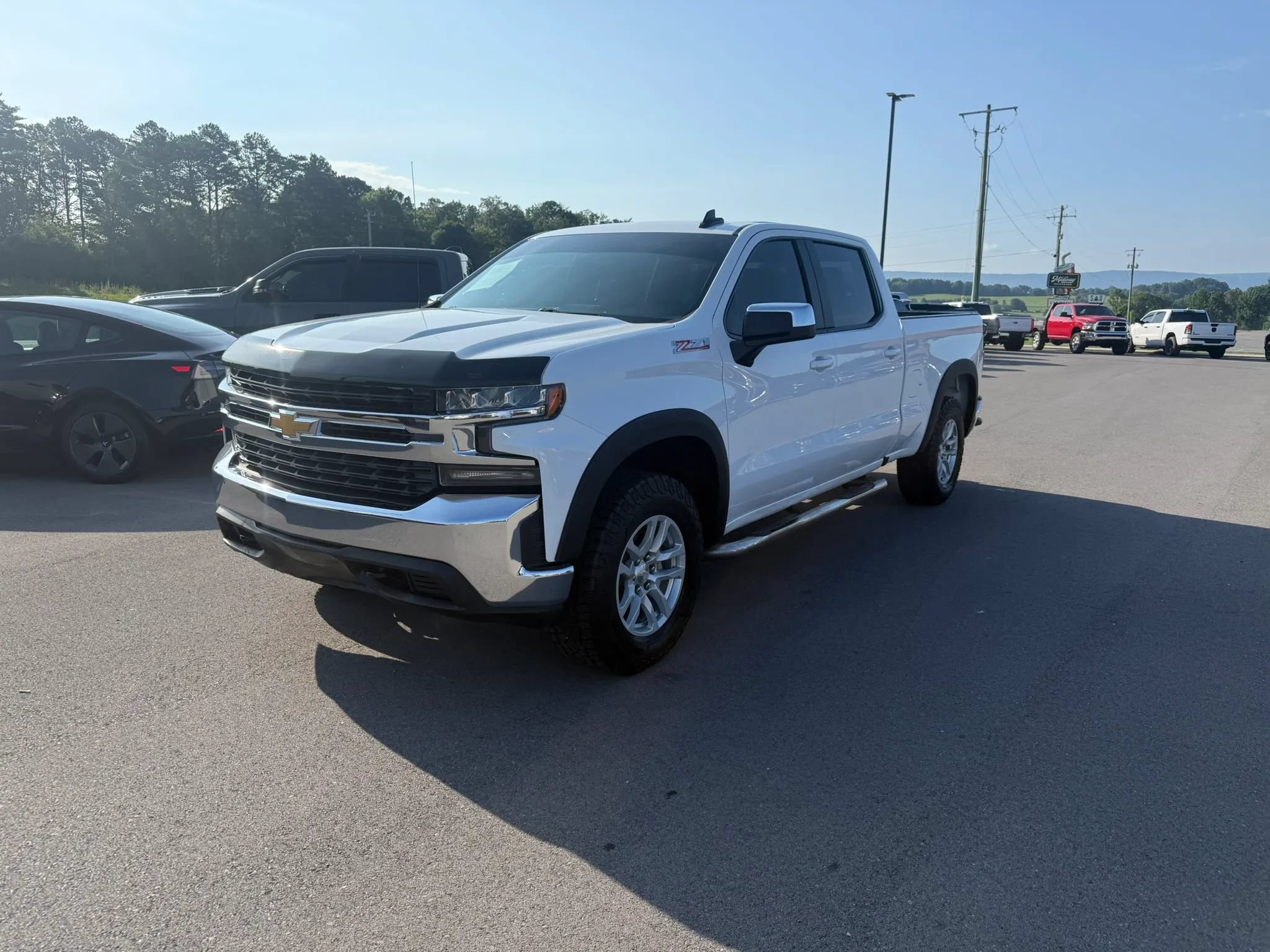 Used 2020 Chevrolet Silverado 1500 LT w/ Z71 Off-Road Package AWD/4WD image 2